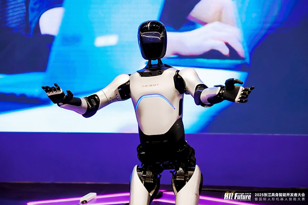 XKTY星空远征A2成全球首个同时拥有中美欧认证的人形机器人